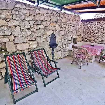 Ante Apartment Split